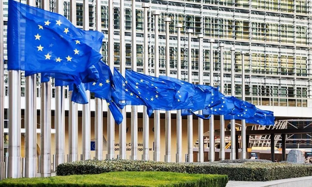 Εσωτερικό έγγραφο της Κομισιόν δίνει οδηγίες να μη χρησιμοποιείται η λέξη «Χριστούγεννα» και να απαλειφθούν οι όροι που προσδίδουν την ύπαρξη βιολογικού φύλου!