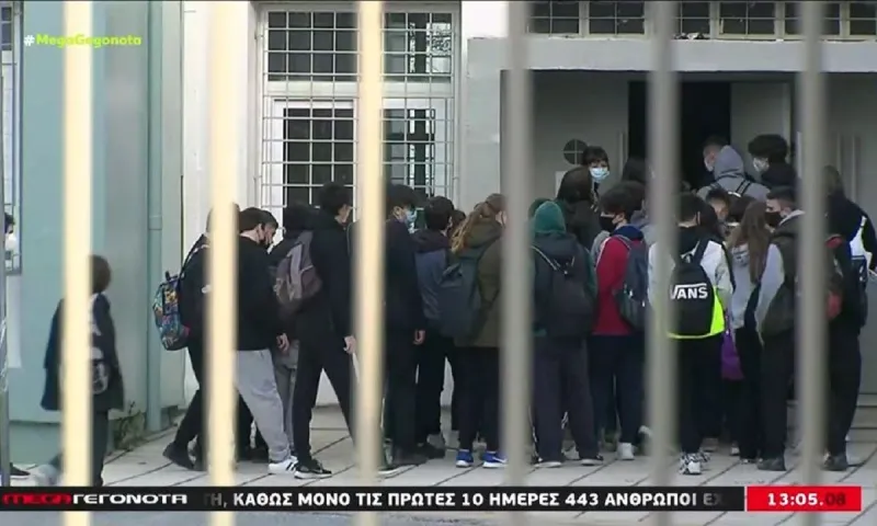 Κορονοϊός – νέα μέτρα: Προάγγελος για κλειστά σχολεία και υποχρεωτικός εμβολιασμός στους εκπαιδευτικούς