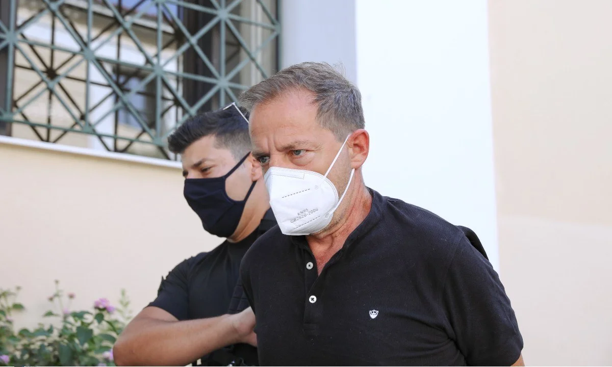 Δημήτρης Λιγνάδης: Οδηγείται σε δίκη για τέσσερις βιασμούς ανηλίκων. Η εισαγγελική λειτουργός σε μια πρόταση - καταπέλτη κατά του σκηνοθέτη.