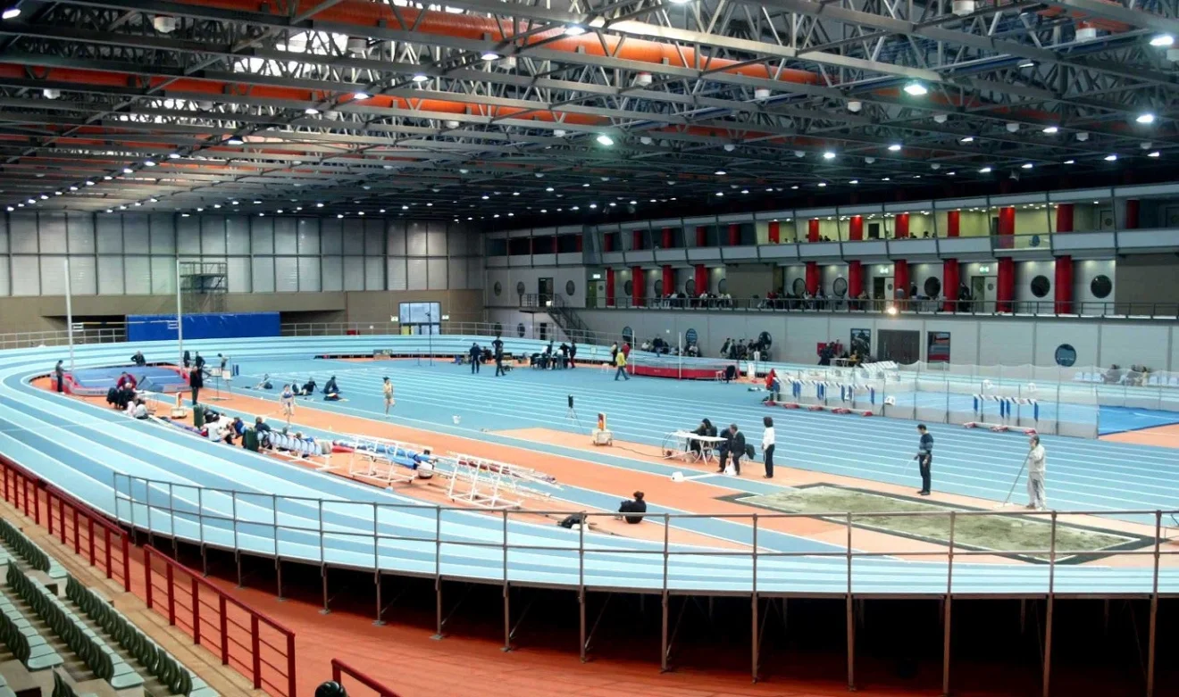 Ο προπονητής Ανδρέας Λιναρδάτος εκφράζει την άποψή του για τα προβλήματα που δημιουργούνται από την έλλειψη κλειστού σταδίου στην Ελλάδα.