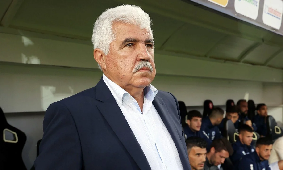 Ο Γιώργος Παράσχος στο ματς ΟΦΗ - Ατρόμητος