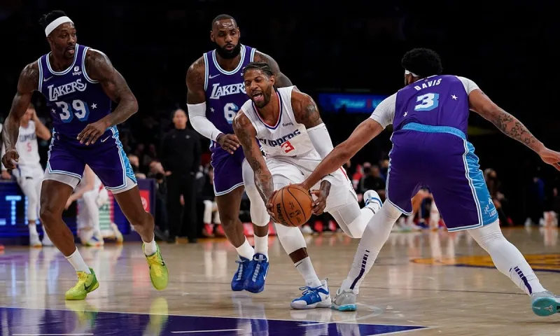 NBA Βαθμολογία – Αποτελέσματα: Πήραν το ντέρμπι κόντρα στους Λέικερς οι Κλίπερς, «διέλυσαν» τους Σανς οι Γουόριορς!