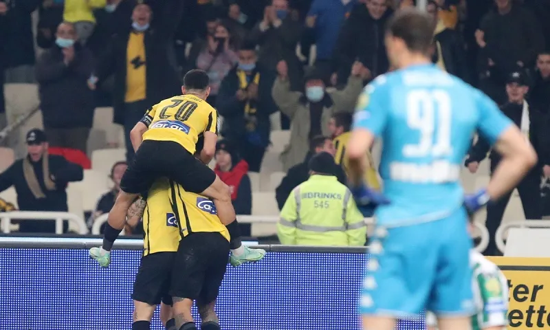 Βαθμολογία Super League: «Ζωντανή» η ΑΕΚ, ανέβηκε ο Άρης