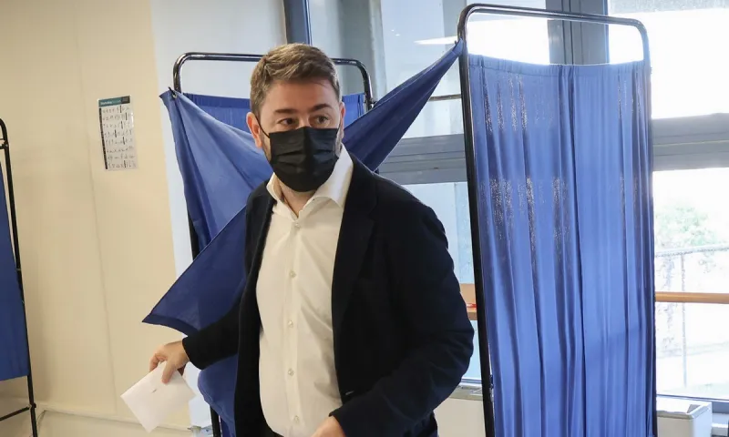 Εκλογές ΚΙΝΑΛ - ΠΑΣΟΚ: Πρώτος ο Ανδρουλάκης, ισχυρό προβάδισμα για 2η θέση ο Παπανδρέου