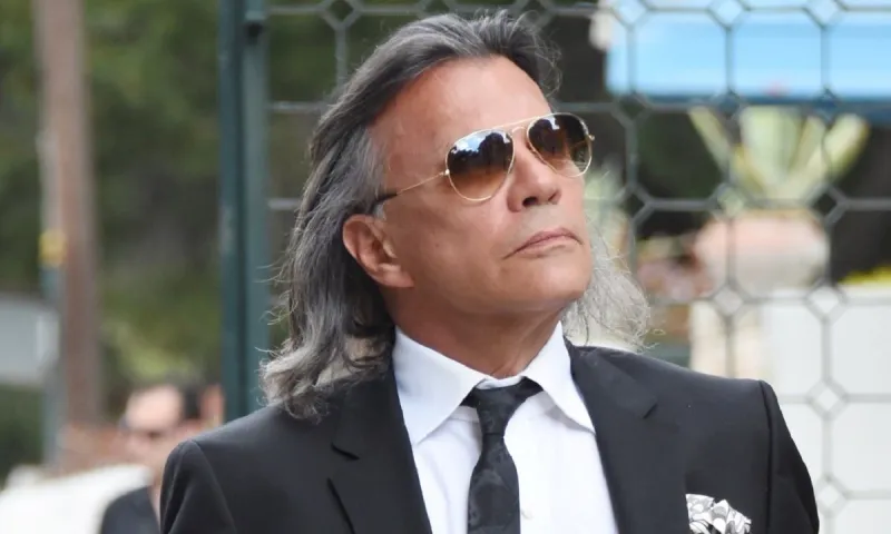 Ηλίας Ψινάκης: Διέρρευσε video με την «εισαγωγή» του στο «Γηροκομείο»