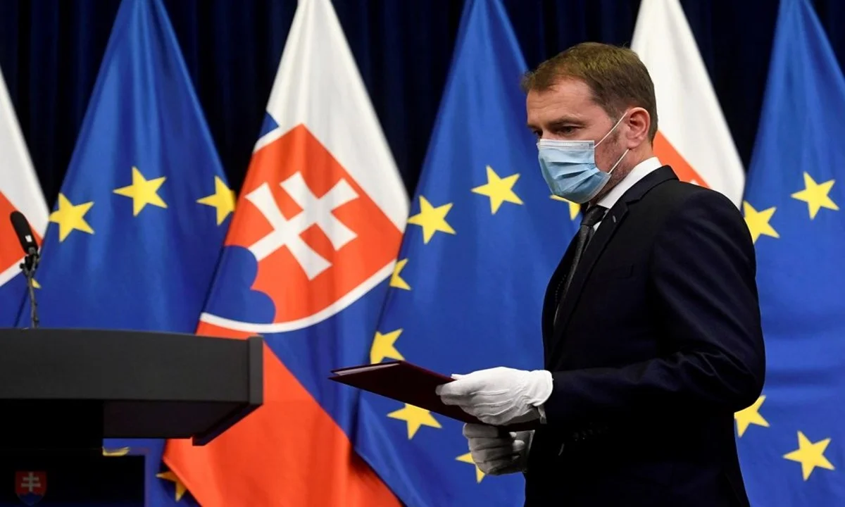 Ενώ η ελληνική κυβέρνηση «καταπολεμά» την πανδημία με χαράτσια σε φτωχούς ηλικιωμένους, η Σλοβακία δίνει μετρητά ως θετικό κίνητρο εμβολιασμού.