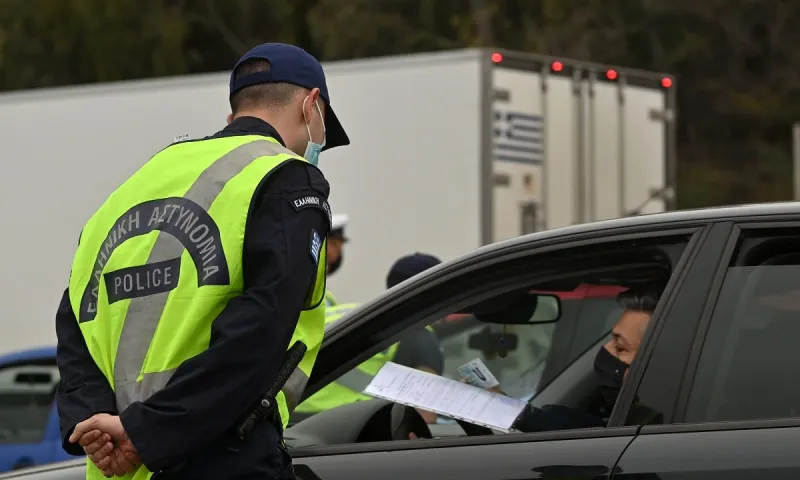 Κορονοϊός: Τι θα γίνει με τις μετακινήσεις ανεμβολίαστων στις γιορτές - Τι θα ισχύει για τη νυχτερινή διασκέδαση