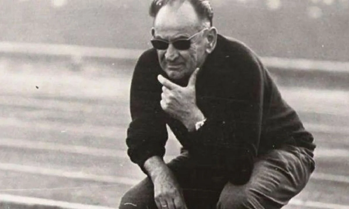 Σαν σήμερα, το 1967 ο Μάρτον Μπούκοβι, ένας από τους κορυφαίους προπονητές που πέρασαν από την Ελλάδα, αποχαιρέτισε τον Ολυμπιακό.