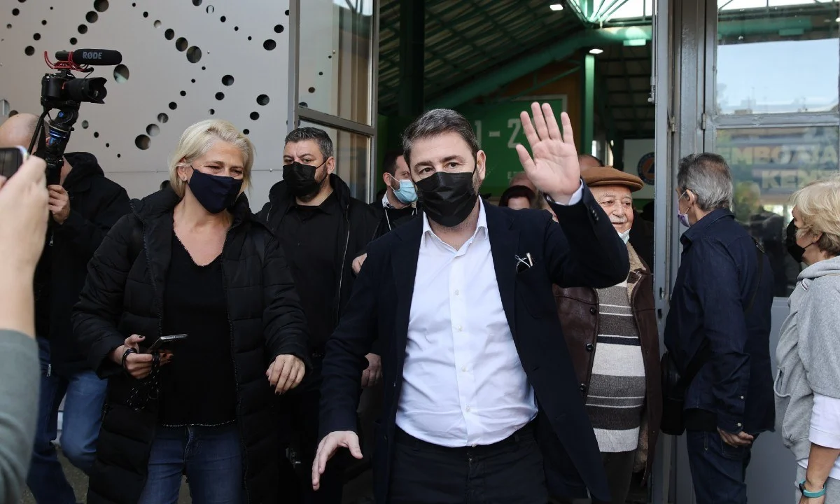 Ο Νίκος Ανδρουλάκης είναι ο νέος πρόεδρος του ΠΑΣΟΚ, καθώς κέρδισε κατά κράτος τον Γιώργο Παπανδρέου στις εκλογές του κόμματος με 68%.