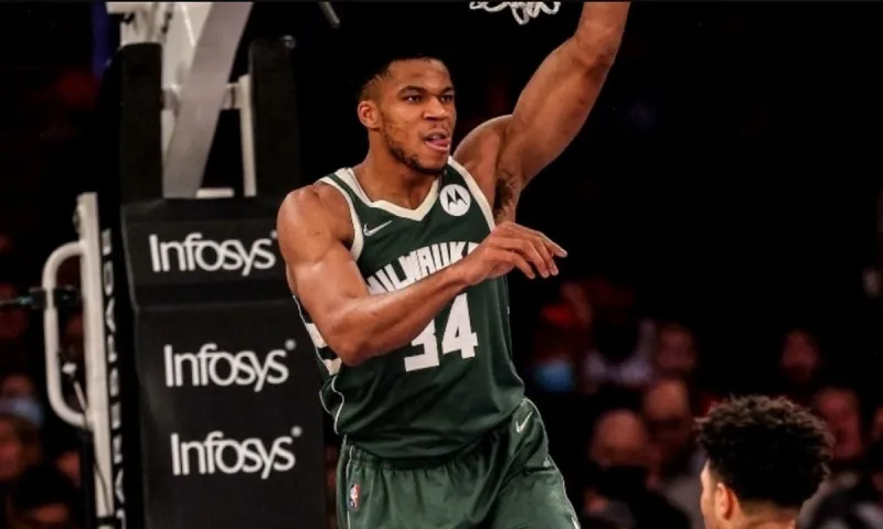 Αντετοκούνμπο: Το πρώτο triple double της σεζόν σε βίντεο!