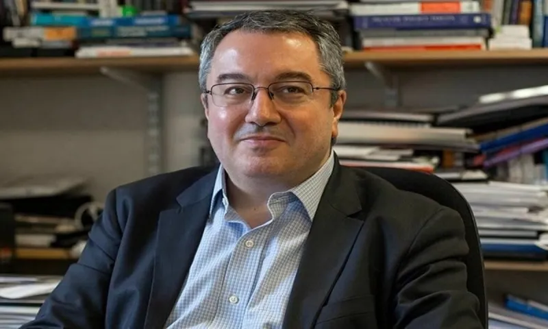 Αποτρόπαιο post του Ηλία Μόσιαλου για τον θάνατο του Γ. Τράγκα: Toν είπε «ακραίο και με φασίζουσα νοοτροπία»!