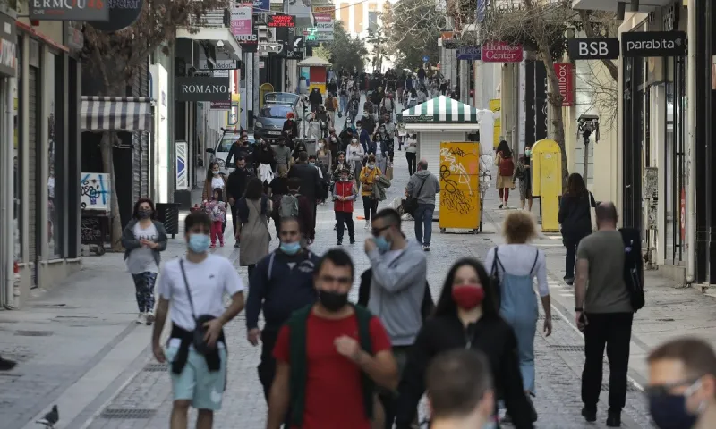 Κορονοϊός: Βόμβες από Παυλάκη - «Να κλείσουν σχολεία και νυχτερινά κέντρα - Τα εμβόλια δεν αρκούν»