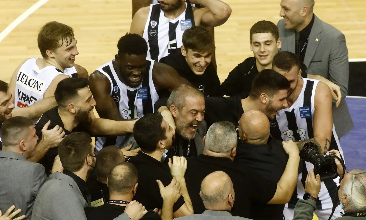 Ο ΠΑΟΚ είναι σε κατάσταση έκτακτης ανάγκης, καθώς τα κρούσματα στην ομάδα, έφτασαν τα 12 και όπως είναι φυσικό, δεν μπορεί να γίνει καμία προπόνηση.