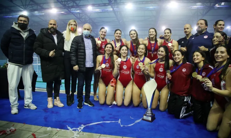 Ολυμπιακός: Υπερπρωταθλήτριες Ευρώπης, κατέκτησαν και το Ευρωπαϊκό Super Cup! (vid)