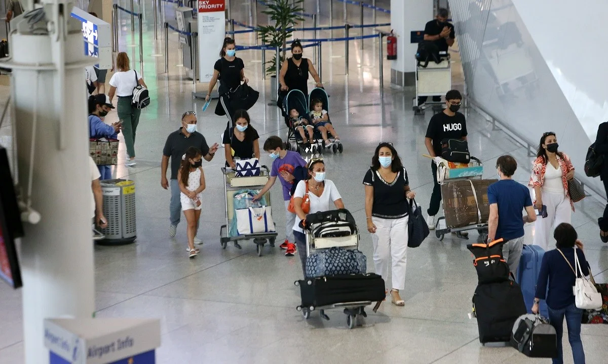 Κορονοϊός:  Αυστηροποιούνται από σήμερα, Κυριακή (19/12) τα μέτρα εισόδου στη χώρα λόγω της μετάλλαξης Όμικρον.