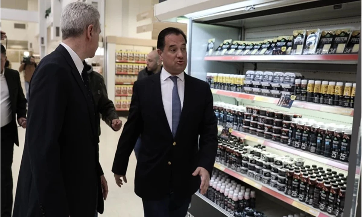 Ο εμπαιγμός δεν έχει όρια. Έλεγχο ακρίβειας από άλλο...πλανήτη κάνει ο Άδωνις Γεωργιάδης, μετρώντας πόσες σέλφι θα του ζητήσουν στο σούπερ μάρκετ!
