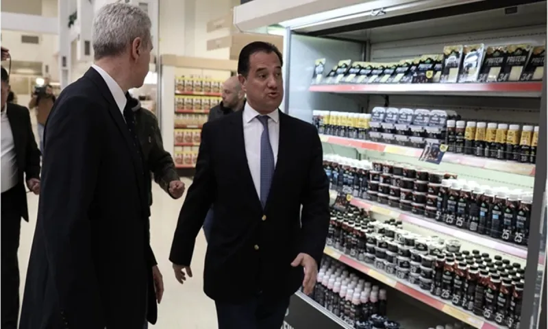 Απίστευτο: O Άδωνις Γεωργιάδης κάνει «γκάλοπ» ακρίβειας ανάλογα με το πόσοι πολίτες του ζητούν σέλφι!