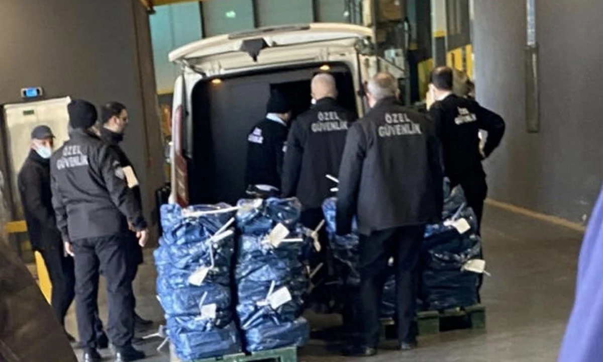 Ελληνοτουρκικά - ΗΑΕ: Λόγο για ποσότητα δολαρίων βάρους 1,5 τόνου κάνει Τούρκος συγγραφέας και δημοσιογράφος.