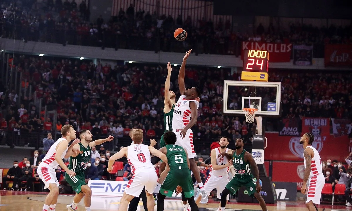 Στο τέλος του πρώτου γύρου της Euroleague που απειλείται πλέον πολύ σοβαρά από την πανδημία, ο Παναθηναϊκός υποδέχεται τον Ολυμπιακό στο ΟΑΚΑ