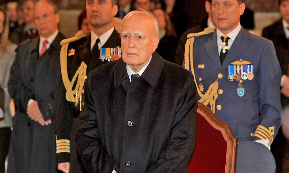 Γιάννης Σγουρός για Κάρολο Παπούλια: «Συμβόλισε το πνεύμα αντίστασης και της δημιουργίας ταυτόχρονα»