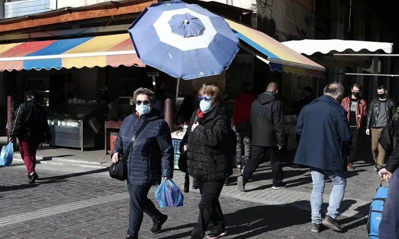 Κορονοϊός μετάλλαξη Όμικρον: Τα συμπτώματα που έχουν εμβολιασμένοι και ανεμβολίαστοι