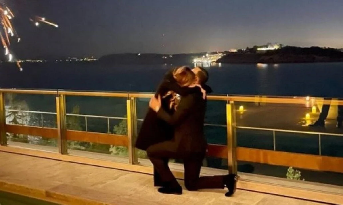 Παναθηναϊκός: Η αλλαγή του χρόνου ήταν ξεχωριστή για τον Ιταλό τερματοφύλακα Αλμπέρτο Μπρινιόλι και την σύντροφό του Καμίλα.