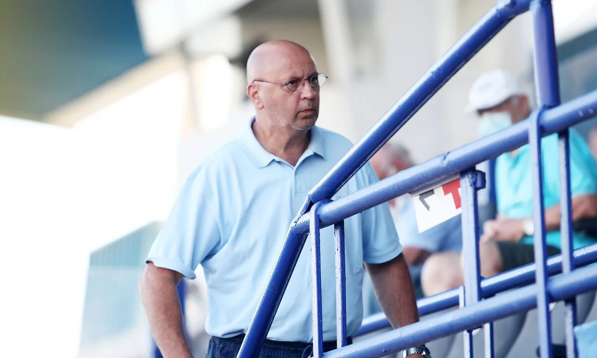 Πλούσιο παρασκήνιο από Super League 2. Τι γίνεται με την αδειοδότηση του Ηρακλή, ο προπονητής που θα αναλάβει, ο λαός που ασχολείται με τον Γηραίος. Πόσα ζήτησε ο Σόουζα απο Χανιά και Κηφισιά. Ο τερματοφύλακας που περιμένει τον Ηρακλή αλλά έχει σχεδόν…