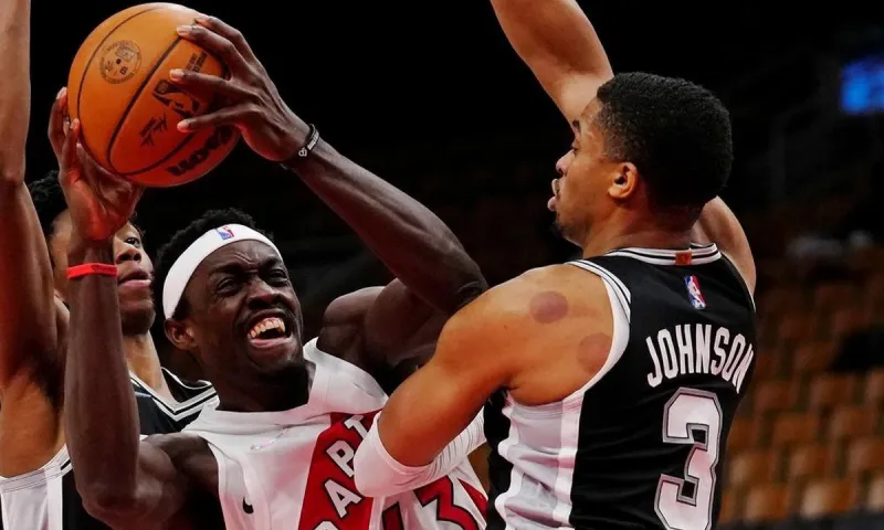 NBA Βαθμολογία – Αποτελέσματα: Ισοπεδωτικοί Ράπτορς κόντρα στους Σπερς - Μεγάλη νίκη των Γκρίζλις στο Κλίβελαντ