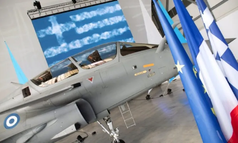 Γάλλοι: 140 σύγχρονα μαχητικά με 10 φρεγάτες και 12 επιθετικά υποβρύχια δεν έχει κανείς με 10 εκατ. πληθυσμό
