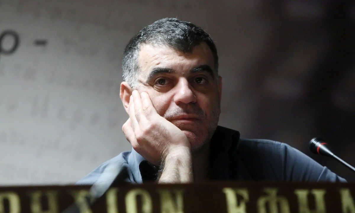 Πολλοί χρήστες του twitter tίθενται στο πλευρό του δημοσιογράφου Κώστα Βαξεβάνη στην διαμάχη του με τον Κυριάκο Μητσοτάκη και την Κυβέρνηση.