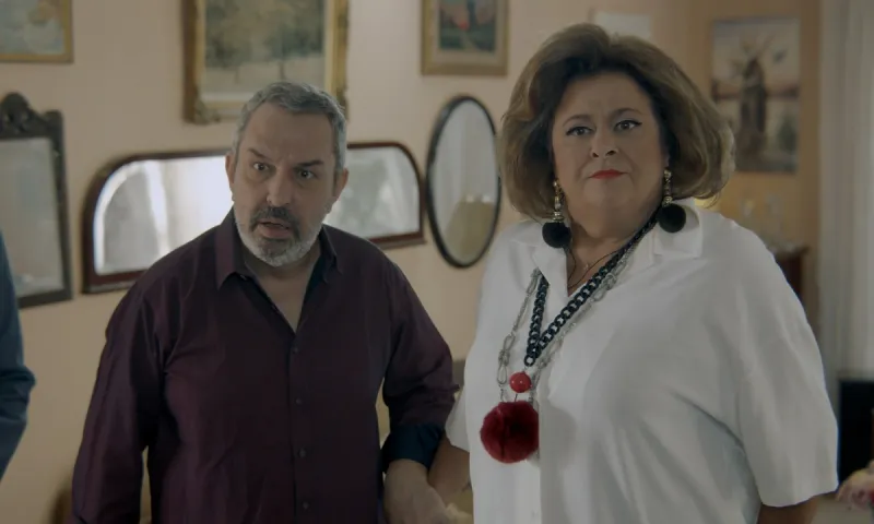 Συμπέθεροι απ' τα Τίρανα: Ο Μπουκουράν επιστρέφει στη ζωή της Πένης!