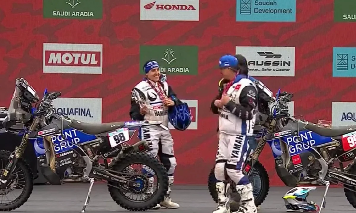 Πλάνο από την ξεχωριστή αυτή στιγμή στο Dakar Rally