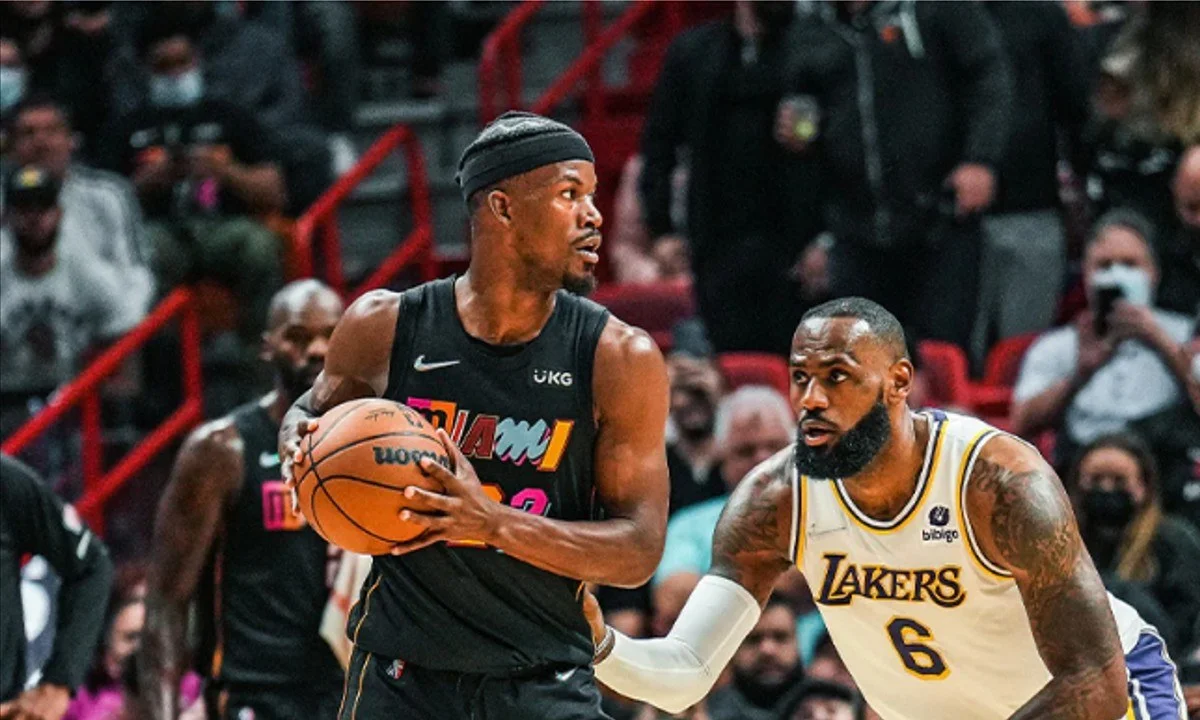 NBA: Ο Λεμπρόν Τζέιμς πάλευε σχεδόν μόνος του κι έτσι οι Χιτ που είχαν σε σούπερ μέρα τους Τζίμι Μπάτλερ επικράτησαν εύκολα των Λέικερς.