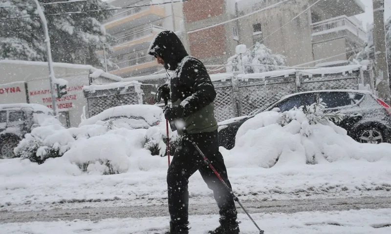 Καιρός – Κακοκαιρία «Ελπίδα»: Στο έλεος του χιονιά η Αττική - Πώς θα κινηθεί