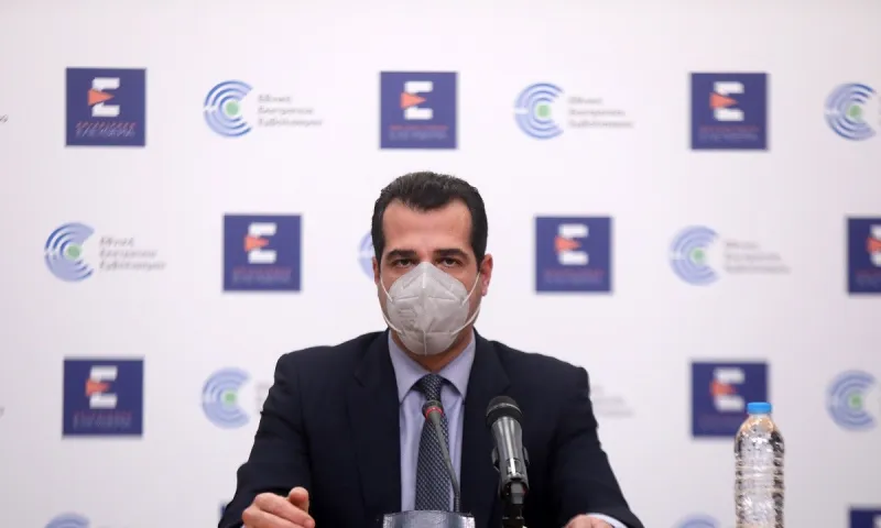Νέα μέτρα: Διατηρείται το 10% στα γήπεδα - Τι αποφασίστηκε για την εστίαση