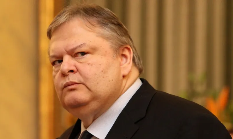 Με ποιους έτρωγε σήμερα ο Ευάγγελος Βενιζέλος στο Κολωνάκι;