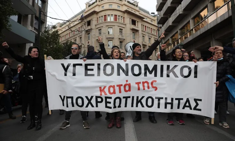 Υγειονομικοί: Συνεχίζουν τις κινητοποιήσεις κατά του υποχρεωτικού εμβολιασμού