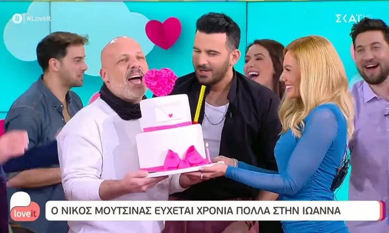 Νίκος Μουτσινάς: Μπούκαρε με τούρτα στην εκπομπή της Μαλέσκου - Τι συνέβη