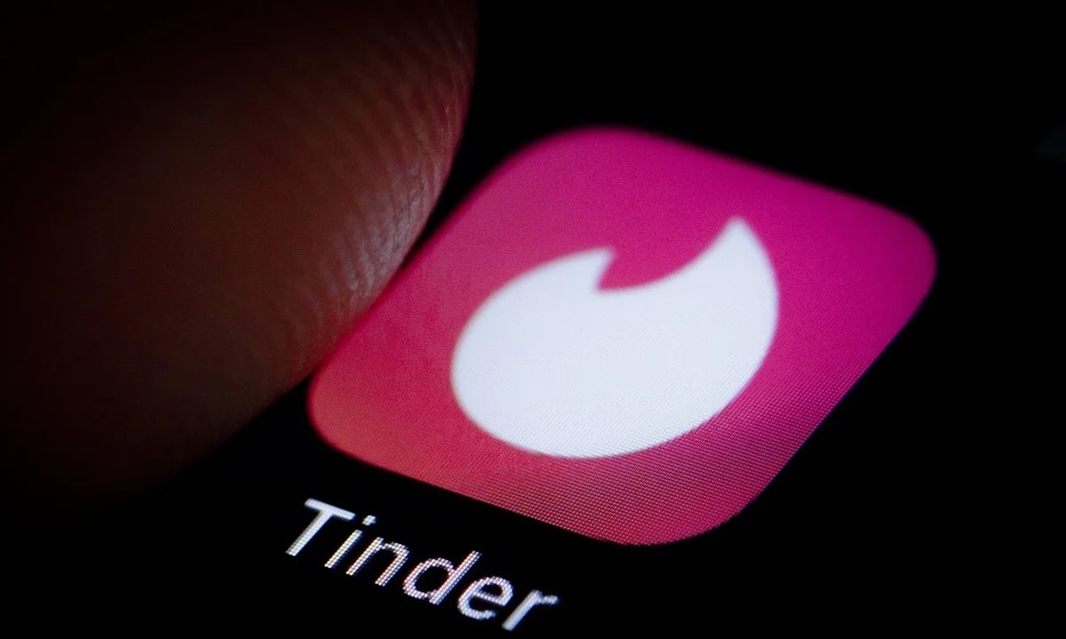 Tinder - Blind Date: Επιλογή για ραντεβού στα τυφλά - Πώς θα χρησιμοποιείται!