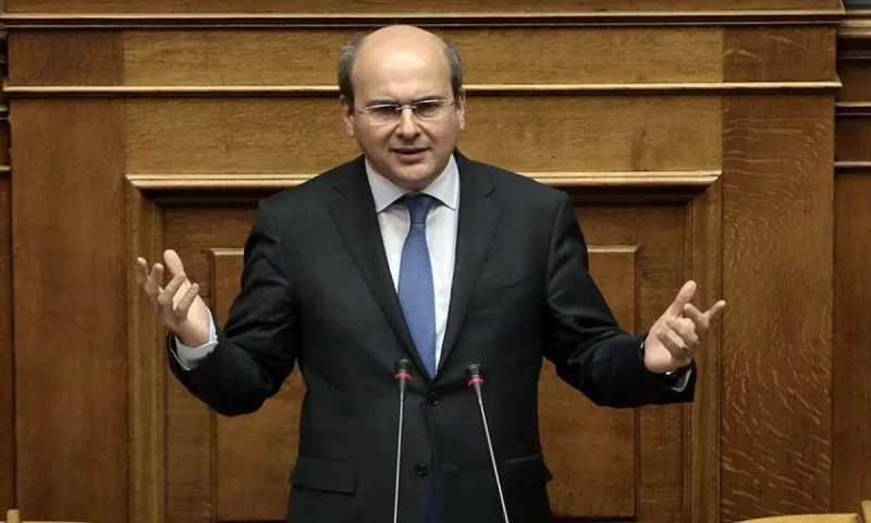 Σήψη: Κυβερνητικό αλισβερίσι για ξεπούλημα του ΕΦΚΑ, με ιδιώτες διευθυντές που θα παίρνουν μισθό 8.000 ευρώ!