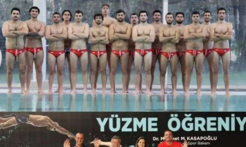 Τουρκία: Έκρυψαν σε φωτογράφιση τις Τουρκάλες πολίστριες κάτω από το νερό για να μην τις βλέπουν με μαγιό