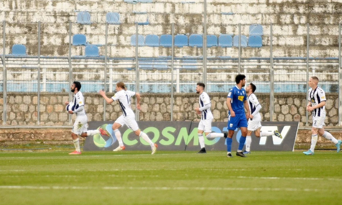 Ο Απόλλων Σμύρνης κάνει το καλύτερο του παιχνίδι στη Λαμία, σκοράρει μετά από 78 μέρες στη Super League και παίρνει τρίποντο που τον κρατάει «ζωντανό» στη μάχη της παραμονής.