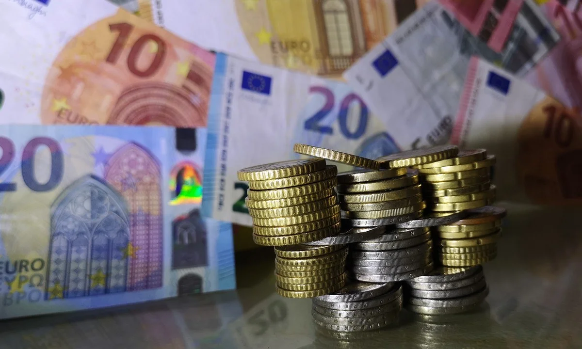 H ρωσική εισβολή στην Ουκρανία έφερε πτώση στις τράπεζες