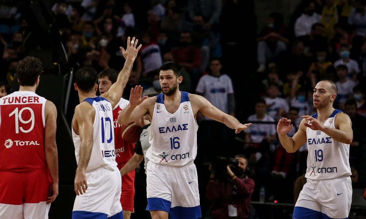 Ελλάδα- Τουρκία 72-71: Ψύχραιμος Παπανικολάου δοκάρι ο Λάρκιν