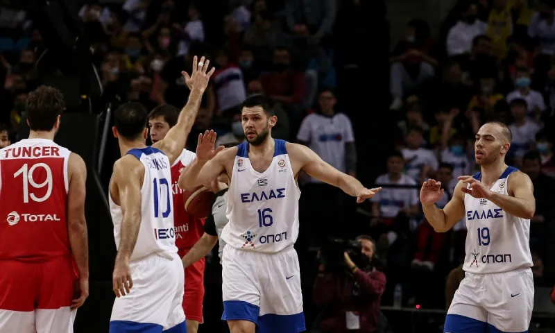Ελλάδα- Τουρκία 72-71: Ψύχραιμος Παπανικολάου δοκάρι ο Λάρκιν