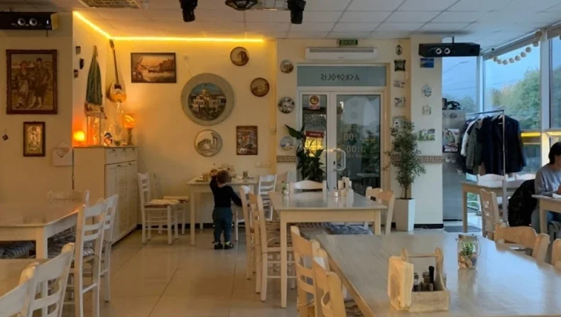 Πόλεμος στην Ουκρανία: Πολύ όμορφη κίνηση από μια ταβέρνα Ελλήνων ομογενών στην Ουκρανία η οποία προσφέρει δωρεάν φαγητό σε όσους αποχωρούν.