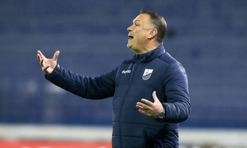 Super League νέα 28/2: Αλλάζει προπονητή η Λαμία - Μήνυμα από Σλίβκα