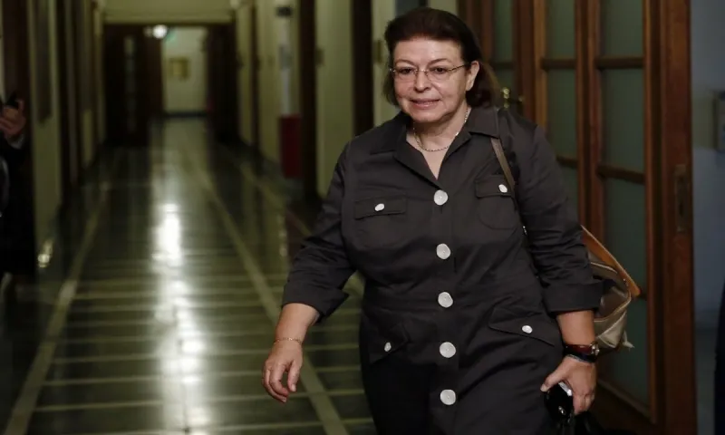 Λίνα Μενδώνη: «Τρολάρισμα» του κόσμου για την απαγόρευση των Μπολσόι - «Απαγορεύστε και τον Ντοστογιέφσκι»