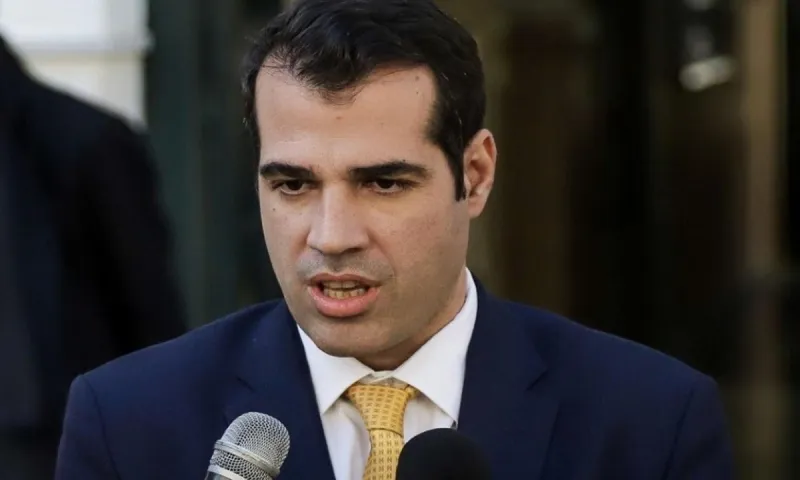Εμμονικός ο Θ. Πλεύρης: «Δική μου εισήγηση» να διωχτούν οι ανεμβολίαστοι υγειονομικοί – «Δεν σέβονται την επιστήμη»!