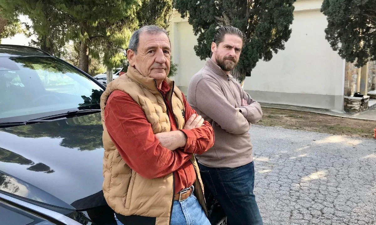 «Σασμός στο TractioN! Ο ηθοποιός Δημήτρης Λάλος, ο οποίος υποδύεται τον Μαθιό, οδηγεί το νέο Kia Sportage με συνοδηγό τον Κώστα Στεφανή»!